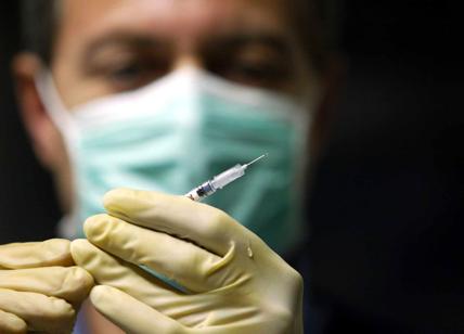Vaccini, l'Ordine dei Medici tuona: “Via la politica dalla medicina”