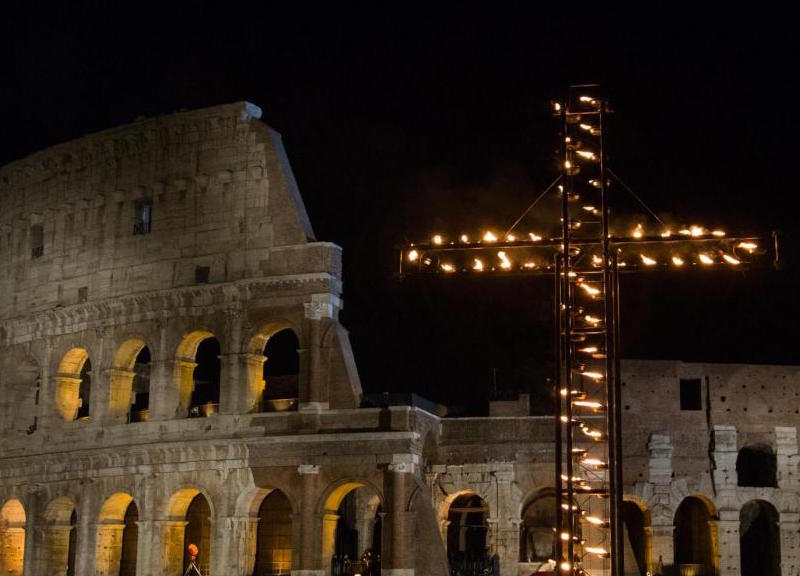 Via Crucis Colosseo 04