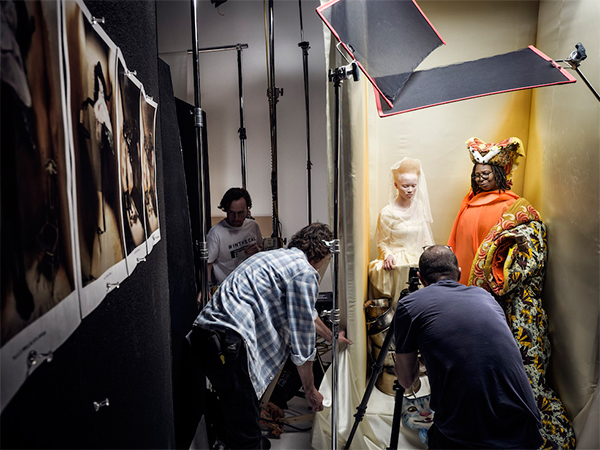 Backstage del calendario Pirelli 2018, Whoopi Goldberg e Thando Hopa Backstage del calendario Pirelli 2018, Whoopi Goldberg e Thando Hopa