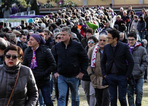 Firenze piange Davide Astori (foto Lapresse) Firenze piange Davide Astori (foto Lapresse)