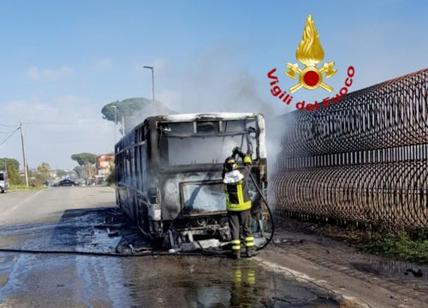 Atac, il rogo di bus della settimana: distrutta una vettura sulla linea 506