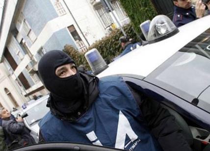 Mafia: estorsioni, droga, voto di scambio. 33 arresti in un clan a Messina