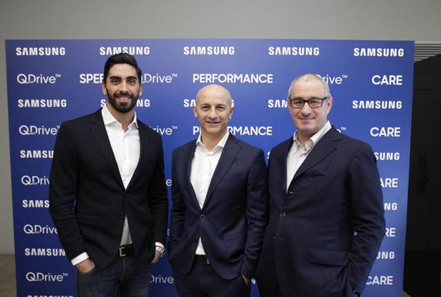 Daniele Grassi, Vice President Consumer Electronics di Samsung, Filippo Magnini e il Prof. Francesco Sacco, docente di Strategia alla SDA Bocconi e all’Università dell’Insubria. Daniele Grassi, Vice President Consumer Electronics di Samsung, Filippo Magnini e il Prof. Francesco Sacco, docente di Strategia alla SDA Bocconi e all’Università dell’Insubria.