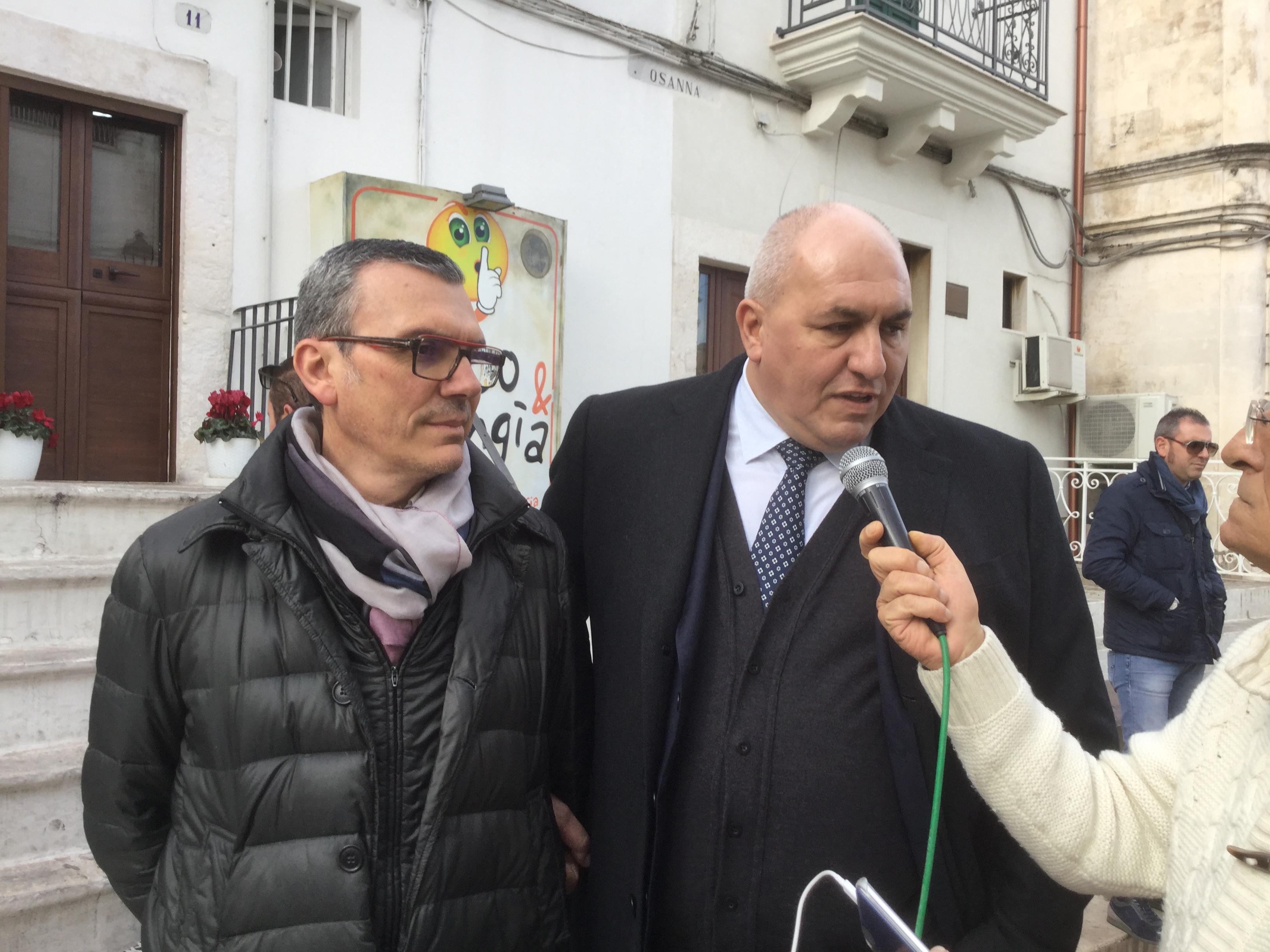 Crosetto a Ceglie Messapica col candidato di Fratelli d’Italia, il veterinario Nicola Ricci (reportage di Domenico Argentiero) Crosetto a Ceglie Messapica col candidato di Fratelli d’Italia, il veterinario Nicola Ricci (reportage di Domenico Argentiero)