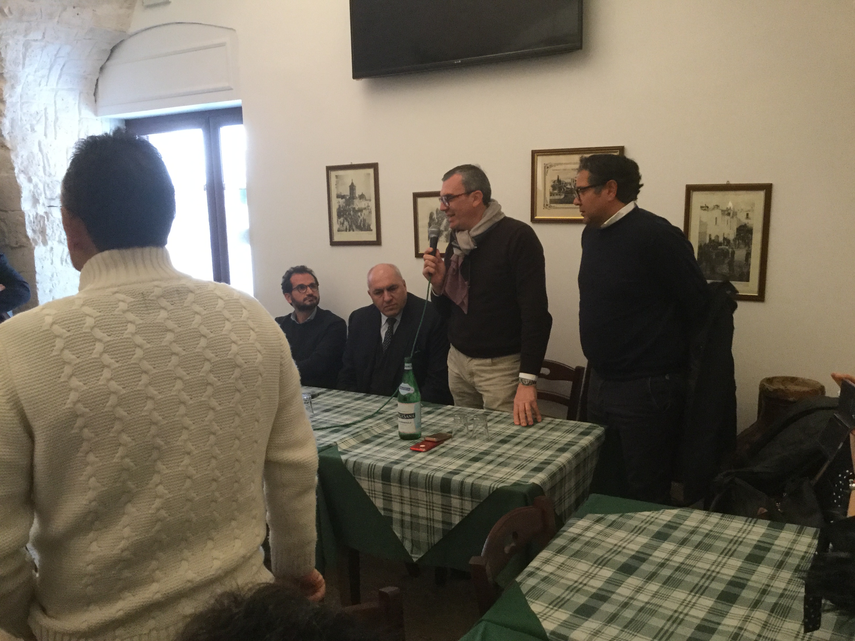 Crosetto a Ceglie Messapica col candidato di Fratelli d’Italia, il veterinario Nicola Ricci (reportage di Domenico Argentiero) Crosetto a Ceglie Messapica col candidato di Fratelli d’Italia, il veterinario Nicola Ricci (reportage di Domenico Argentiero)