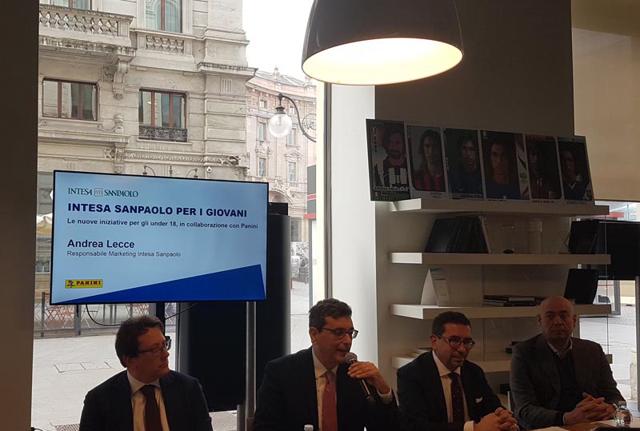 Un momento della presentazione delle nuove iniziative di Intesa Sanpaolo per gli under 18 alla filiale Intesa Sanpaolo di piazza Cordusio a Milano. Un momento della presentazione delle nuove iniziative di Intesa Sanpaolo per gli under 18 alla filiale Intesa Sanpaolo di piazza Cordusio a Milano.