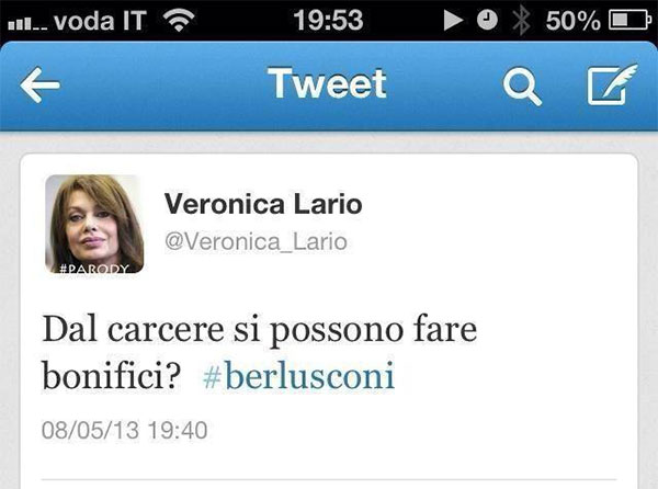 Dalla pagina Facebook: Gli occhiali di Silvio Berlusconi Dalla pagina Facebook: Gli occhiali di Silvio Berlusconi