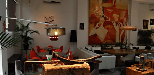 MILANO. Famoso per l’abbondante buffet, il “Milano” di via Procaccini è un posto particolare: al piano terra arredi vintage ed etnici con comode poltrone e un imponente angolo bar; al piano superiore il rooftop Milano, un ambiente perfetto per un aperitivo estivo. Anche qui comode sedute e un arredamento particolare. Aperitivo dalle 18.00 alle 22.00. Gradita prenotazione. Chiuso il lunedì. MILANO CAFE’ • via Procaccini, 37 Milano Tel. + 39 02 34 93 -www.milanocafe.it