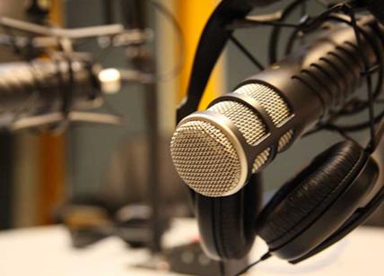 I romani vivono di radio: solo musica, le chiacchiere fanno ascolti da ridere