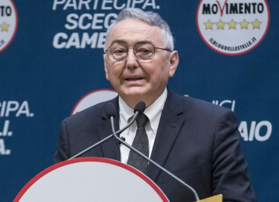 m5s emilio carelli reddito di cittadinanza immigrati