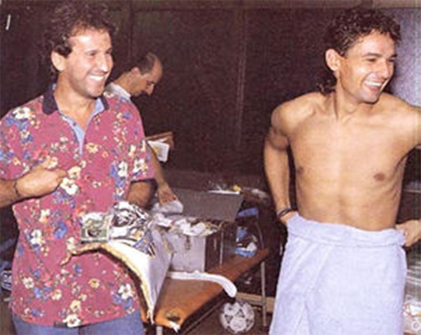 SOGNANDO ZICO - Il rapporto tra Baggio e Platini non è facilissimo. A chi gli chiede se Baggio sia il suo erede, il francese risponde di non considerarlo un vero e proprio numero 10, bensì un “nove e mezzo”. Da parte sua, Baggio non nasconde di essersi sempre ispirato non a “Le Roi”, ma al brasiliano Zico, suo idolo d'infanzia. (Foto: Mondo Udinese)