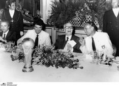 6 (1982) Bearzot con Pertini e Zoff LA PRESSE