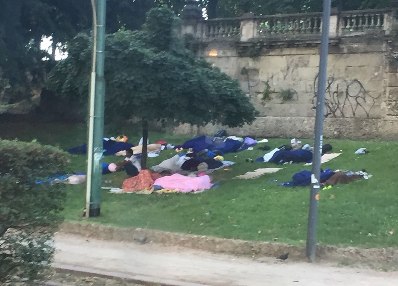 Bivacco di immigrati ai giardini di Porta Venezia