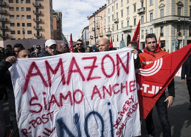 Amazon: a Milano la protesta dei driver Amazon: a Milano la protesta dei driver