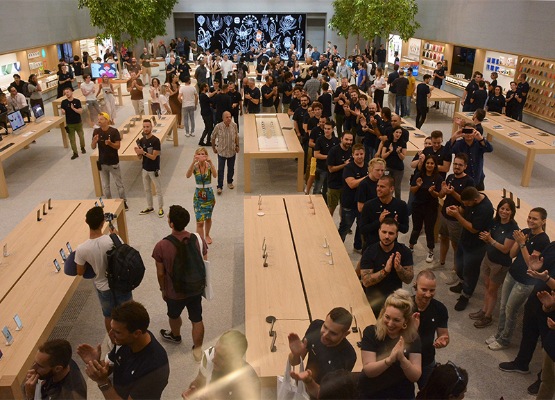 Apple Store a Milano in Piazza Liberty apertura inaugurazione al pubblico ape 6