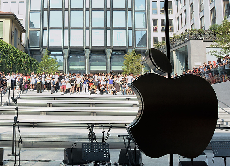 Apple Store a Milano in Piazza Liberty apertura inaugurazione al pubblico ape 8