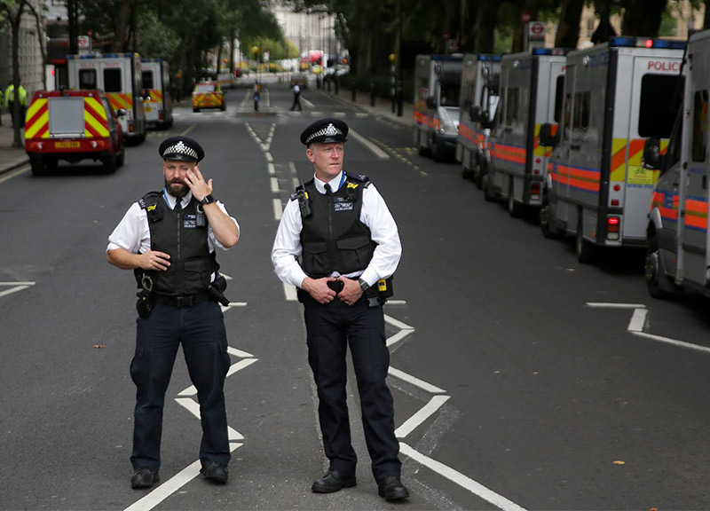 attentato terroristico londra agosto 2018 polizia inglese 2 ape