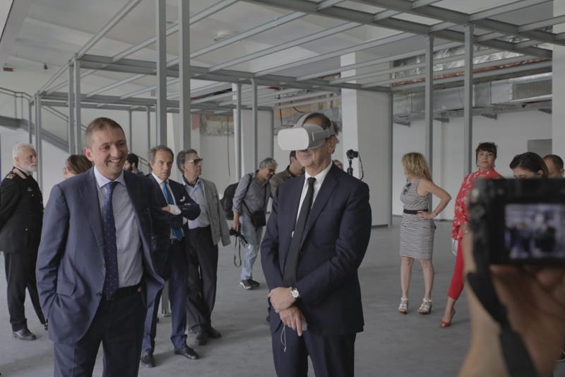 Beppe Sala con oculus go Beppe Sala con oculus go