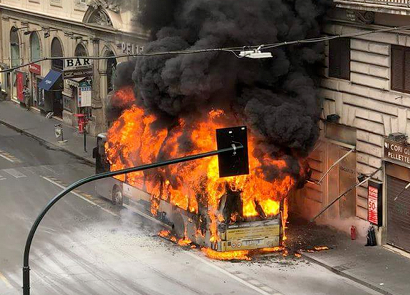 bus atac fiamme 3