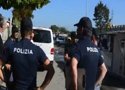 Rom, controlli a tappeto della polizia al campo nomadi di via Salvati