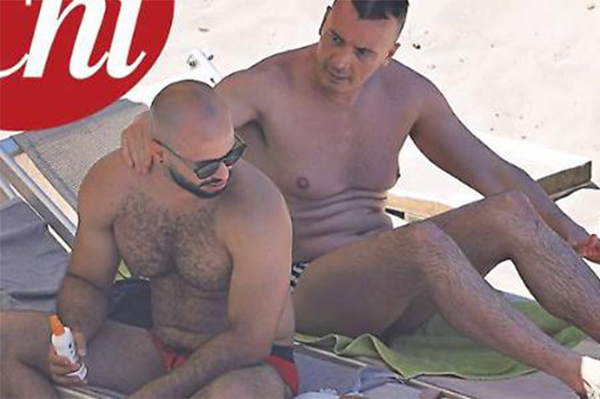 Foto da Chi: il portavoce del Premier Rocco Casalino con il compagno cubano Foto da Chi: il portavoce del Premier Rocco Casalino con il compagno cubano