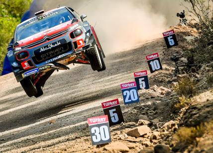 Le Citroen C3 WRC prendono confidenza con il difficile percorso