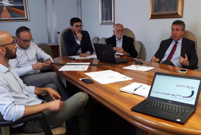 Un momento della presentazione della convenzione siglata dal Comune di Cornaredo con Open Fiber. Un momento della presentazione della convenzione siglata dal Comune di Cornaredo con Open Fiber.