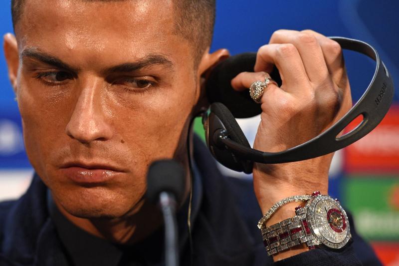 Cristiano Ronaldo, orologio di diamanti (foto Lapresse)