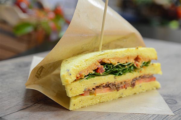 Dalla cucina Club Sandwich Mediterraneo