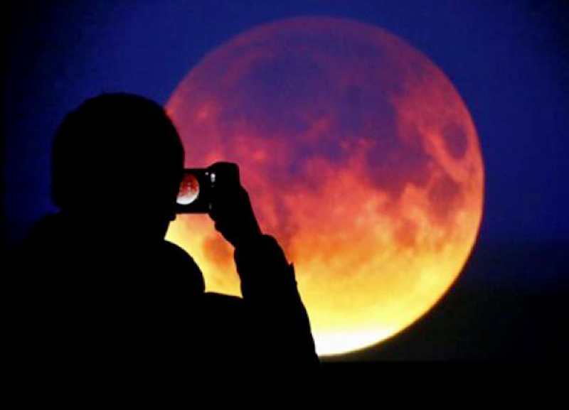 eclissi luna rossa