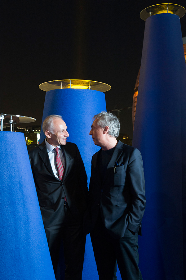 Installazione LightHenge: Marc Benayoun ad Edison e Stefano Boeri. Installazione LightHenge: Marc Benayoun ad Edison e Stefano Boeri.