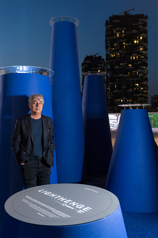 Installazione LightHenge: l'autore, Stefano Boeri. Installazione LightHenge: l'autore, Stefano Boeri.