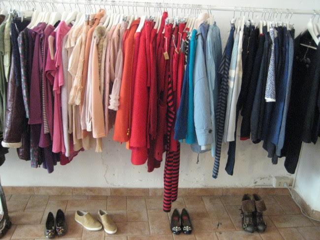 ENNJI (Corso Cristoforo Colombo, 7) Ennji ovvero una chicca per gli amanti dell'unicità. Qui infatti potete trovare pezzi di abbigliamento unici e meravigliosi gioielli rigorosamente hand-made: dai bracciali intagliati agli orecchini dai mille colori, dai cerchietti e colletti con gemme alle luccicanti pochette. Per un look davvero speciale!