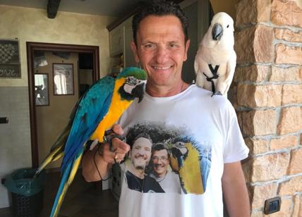 Migliaia di pappagalli a Ostia: maxi raduno con le battute di Enzo Salvi
