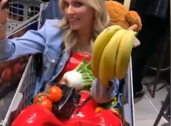 Fedez e Chiara Ferragni: folle party dentro un Carrefour Fedez e Chiara Ferragni: folle party dentro un Carrefour