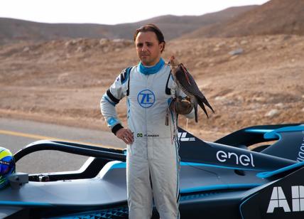 Felipe Massa alla guida di una Formula E per sfidare il falco pellegrino