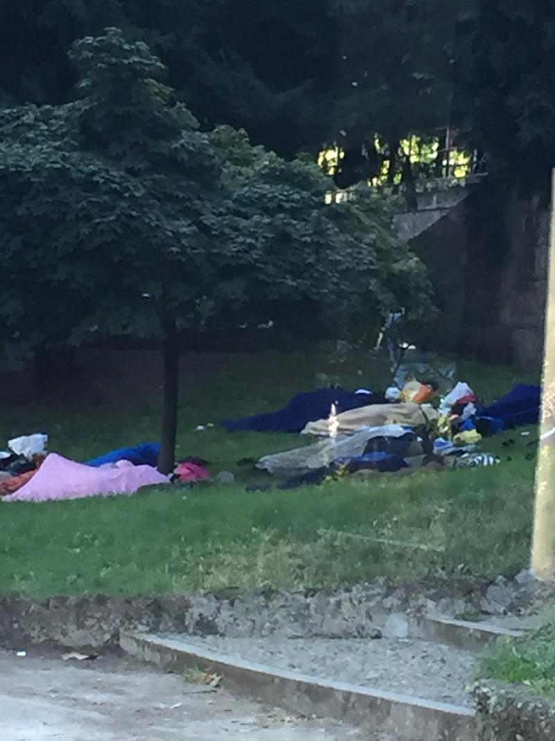 Bivacco di immigrati ai giardini di Porta Venezia