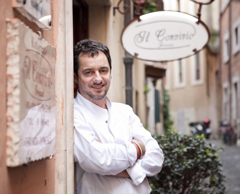 Lo chef stellato Angelo Troiani del ristorante Il Convivio di Roma: da maggio i suoi piatti arricchiranno l'offerta dei ristoranti Sisal Wincity di Milano, Roma, Firenze e Catania. Lo chef stellato Angelo Troiani del ristorante Il Convivio di Roma: da maggio i suoi piatti arricchiranno l'offerta dei ristoranti Sisal Wincity di Milano, Roma, Firenze e Catania.
