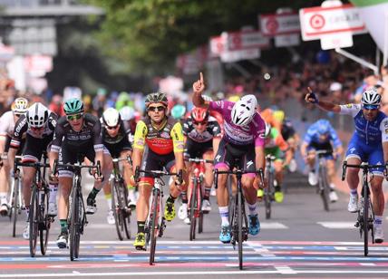 Giro d'Italia, Simon Yates è positivo al Covid. Si ritira prima dell'8/a tappa