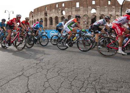 Arriva il Giro d'Italia e si riparano le buche: lavori a Castel Sant'Angelo