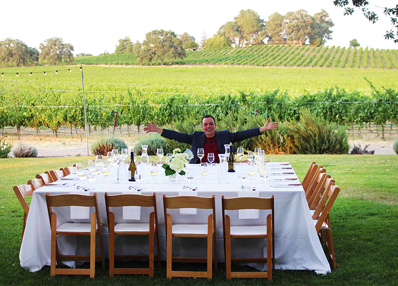 A SummerWood si può anche vivere l'esperienza di mangiare accanto ai vigneti pietanze genuine e bere vini prodotti dall'azienda A SummerWood si può anche vivere l'esperienza di mangiare accanto ai vigneti pietanze genuine e bere vini prodotti dall'azienda
