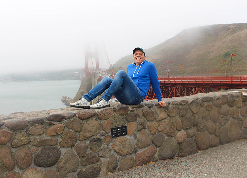 Igor Righetti davanti al simbolo di San Francisco, il Golden Gate Bridge Igor Righetti davanti al simbolo di San Francisco, il Golden Gate Bridge