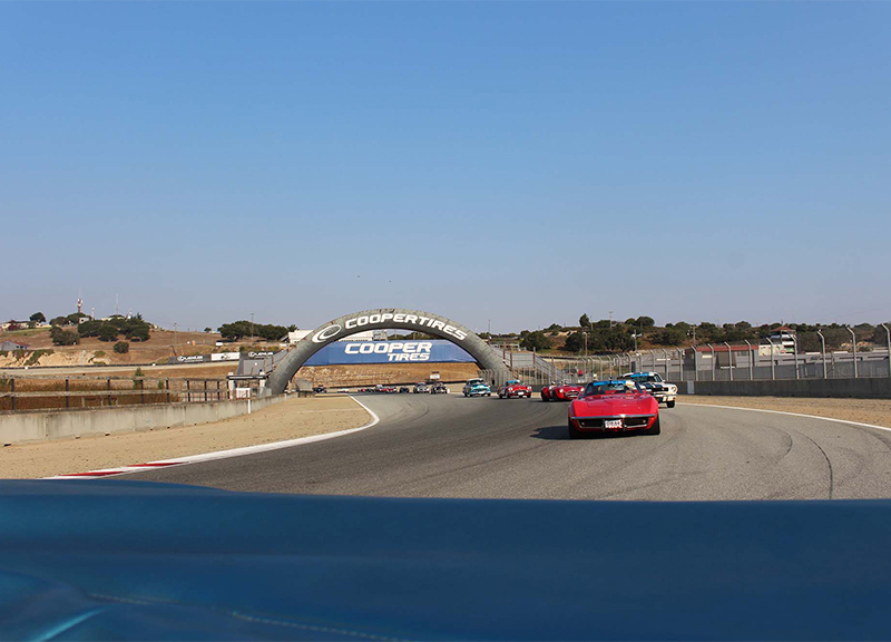 Highway 1 Il percorso ha avuto inizio con un giro di pista celebrativo al Circuito WeatherTech di Laguna Seca a Monterey