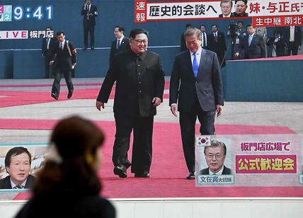 Storico incontro tra i leader delle due coree Moon Jae-in e Kim Jong Un