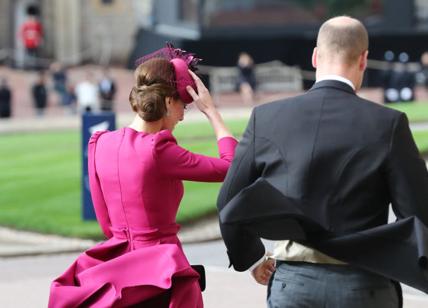 Royal Family News: il vento alza la gonna di Kate Middleton. E Meghan... FOTO