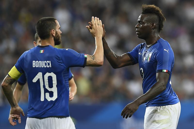 Bonucci e Balotelli (foto Lapresse) Bonucci e Balotelli (foto Lapresse)