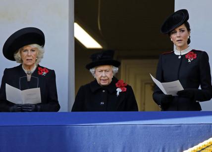 Royal Family, Meghan Markle "allontanata" da Elisabetta II. E Kate Middleton..