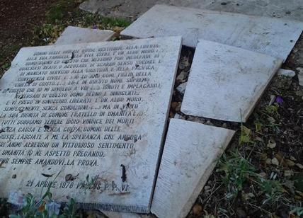 Aldo Moro senza pace, a Bari vandali distruggono la lapide