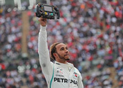 Formula 1, Hamilton vince il G.P. Cina. Vettel solo terzo