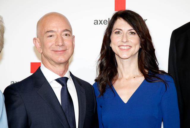 MacKenzie Scott con l'ex marito, il fondatore di Amazon Jeff Bezos MacKenzie Scott con l'ex marito, il fondatore di Amazon Jeff Bezos
